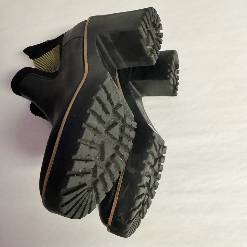 Good Day Black Platform Ankle Boots Chinese Laundry